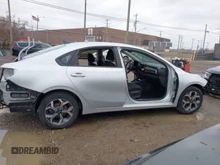 2019 Kia Forte LXS with VIN 3KPF24AD9KE091826, listed as a IAAI auction lot 41124474 with 50,211 mi miles and . Bid and sale history available at carsss.com. Image 12.