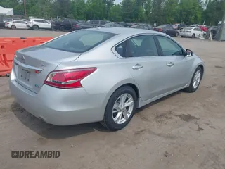 2013 Nissan Altima S with VIN 1N4AL3AP8DN586826, listed as a IAAI auction lot 42133563 with 147,562 mi miles and . Bid and sale history available at DreamBid. Image 4.