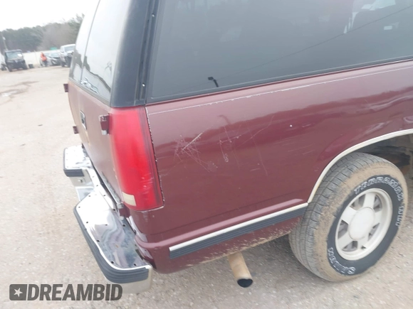 1999 Chevrolet Suburban with VIN 3GNEC16R5XG114890, listed as a IAAI auction lot 41345029 with 274,687 mi miles. Bid and sale history available at carsss.com. Image 15.
