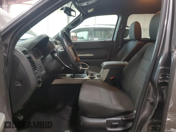 2012 Ford Escape XLT z VIN 1FMCU9DG8CKA93402, wystawiony jako Copart lot #62266845 z przebiegiem 196 779 mil mil oraz Szkoda całkowita • Salvage title. Historia ofert i sprzedaży dostępna na DreamBid. Obrazek 7.