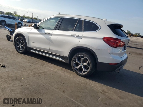 2018 BMW X1 sDrive28i z VIN WBXHU7C39J5H42980, wystawiony jako Copart lot #59308535 z przebiegiem 122 135 mil mil oraz Czysty tytuł • Clean title. Historia ofert i sprzedaży dostępna na DreamBid. Obrazek 2.