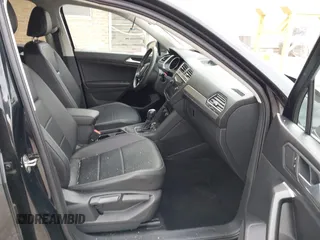 2021 Volkswagen Tiguan SE z VIN 3VV3B7AXXMM101773, wystawiony jako IAAI lot #42358588 z przebiegiem 105 629 mil mil oraz . Historia ofert i sprzedaży dostępna na DreamBid. Obrazek 5.