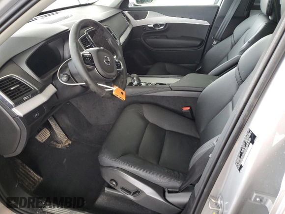 2025 Volvo XC90 Core с VIN YV4M12PJ3S1335224, выставлен на аукционе Copart как лот 51190285 с пробегом 5 494 миль миль и Чистый • Clean title. История ставок и продаж доступна на DreamBid. Изображение 7.