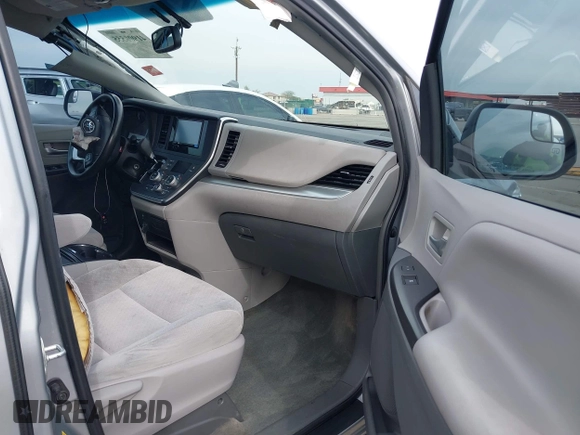 2015 Toyota Sienna LE AAS with VIN 5TDKK3DC6FS627672, listed as a IAAI auction lot 41900555 with 205,111 mi miles. Bid and sale history available at carsss.com. Image 5.