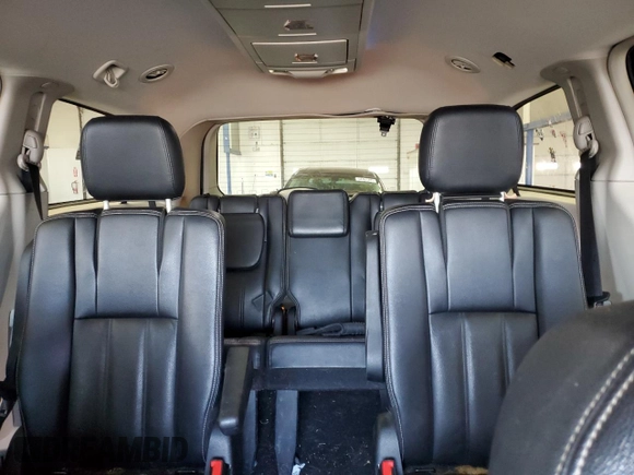 2014 Chrysler Town & Country Touring z VIN 2C4RC1BG9ER445347, wystawiony jako Copart lot #54272315 z przebiegiem 143 863 mil mil oraz Szkoda całkowita • Salvage title. Historia ofert i sprzedaży dostępna na DreamBid. Obrazek 10.