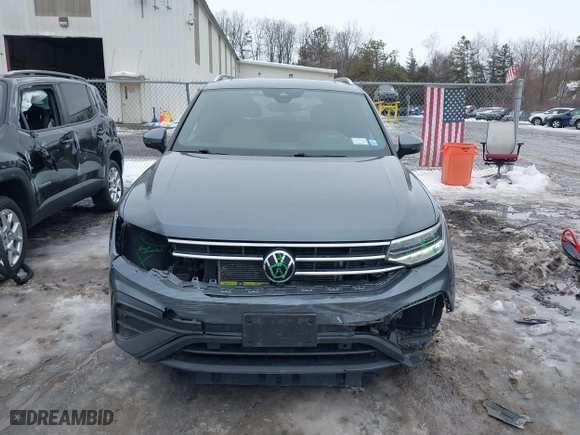 2022 Volkswagen Tiguan SE with VIN 3VV2B7AX2NM105314, listed as a IAAI auction lot 41655410 with 81,912 mi miles. Bid and sale history available at carsss.com. Image 12.