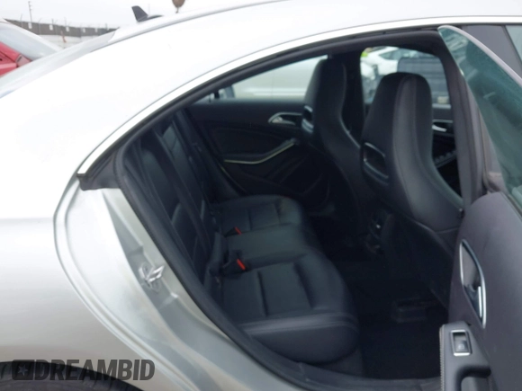 2018 Mercedes-Benz CLA 250 z VIN WDDSJ4EBXJN593951, wystawiony jako IAAI lot #42465181 z przebiegiem 76 114 mil mil oraz . Historia ofert i sprzedaży dostępna na DreamBid. Obrazek 8.