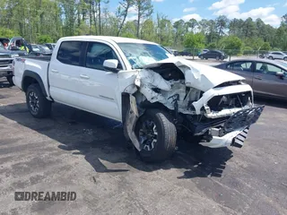 2020 Toyota Tacoma SR5 z VIN 5TFCZ5AN5LX231157, wystawiony jako IAAI lot #42045534 z przebiegiem 84 099 mil mil oraz . Historia ofert i sprzedaży dostępna na DreamBid. Obrazek 1.