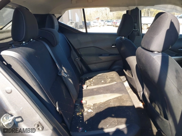 2018 Nissan Kicks SV with VIN 3N1CP5CU9JL545559, listed as a IAAI auction lot 41365421 with 110,357 mi miles. Bid and sale history available at carsss.com. Image 8.