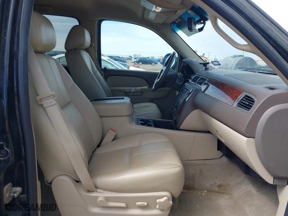 2013 Chevrolet Avalanche LT with VIN 3GNTKFE70DG297831, listed as a IAAI auction lot 41709367 with 107,811 mi miles. Bid and sale history available at carsss.com. Image 5.