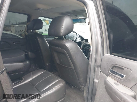 2010 Chevrolet Tahoe LT z VIN 1GNUKBE03AR221483, wystawiony jako IAAI lot #42157016 z przebiegiem 233 193 mil mil oraz . Historia ofert i sprzedaży dostępna na DreamBid. Obrazek 8.