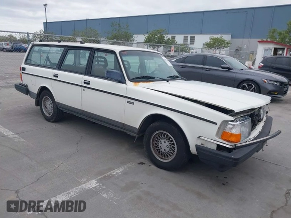1991 Volvo 240 с VIN YV1AA885XM1897225, выставлен на аукционе IAAI как лот 42018402 с пробегом 158 448 миль миль и . История ставок и продаж доступна на DreamBid. Изображение 1.