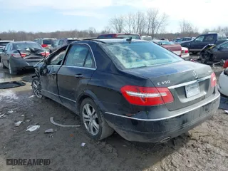 2010 Mercedes-Benz E-Class E 350 Luxury with VIN WDDHF8HB6AA240760, listed as a IAAI auction lot 41718437 with 1 mi miles. Bid and sale history available at carsss.com. Image 3.