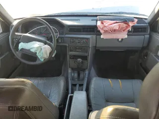 1994 Volvo 900 z VIN YV1JS8611R1172830, wystawiony jako Copart lot #75955284 z przebiegiem 222 846 mil mil oraz Szkody całkowita. Historia ofert i sprzedaży dostępna na DreamBid. Obrazek 8.
