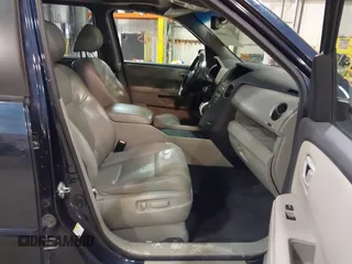 2011 Honda Pilot EX-L with VIN 5FNYF4H52BB038651, listed as a IAAI auction lot 41868695 with 281,683 mi miles. Bid and sale history available at carsss.com. Image 5.