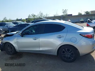 2017 Toyota Yaris z VIN 3MYDLBYVXHY189084, wystawiony jako IAAI lot #42194193 z przebiegiem 90 320 mil mil oraz . Historia ofert i sprzedaży dostępna na DreamBid. Obrazek 14.