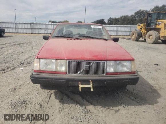 1991 Volvo 900 z VIN YV1JA8943MA045997, wystawiony jako Copart lot #74633174 z przebiegiem 296 013 mil mil oraz Szkody całkowita. Historia ofert i sprzedaży dostępna na DreamBid. Obrazek 5.