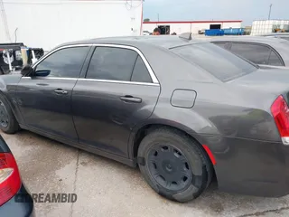 2015 Chrysler 300 Limited z VIN 2C3CCAAG1FH868278, wystawiony jako IAAI lot #42378551 z przebiegiem 133 165 mil mil oraz . Historia ofert i sprzedaży dostępna na DreamBid. Obrazek 13.