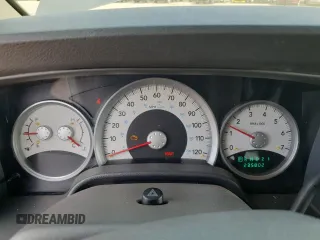 2008 Dodge Durango SLT z VIN 1D8HB48N68F130802, wystawiony jako Copart lot #52369935 z przebiegiem 235 802 mil mil oraz Szkoda całkowita • Salvage title. Historia ofert i sprzedaży dostępna na DreamBid. Obrazek 9.