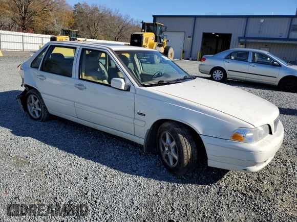 1998 Volvo S70 z VIN YV1LS5538W1465730, wystawiony jako Copart lot #84165414 z przebiegiem 182 073 mil mil oraz Szkoda całkowita • Salvage title. Historia ofert i sprzedaży dostępna na DreamBid. Obrazek 4.