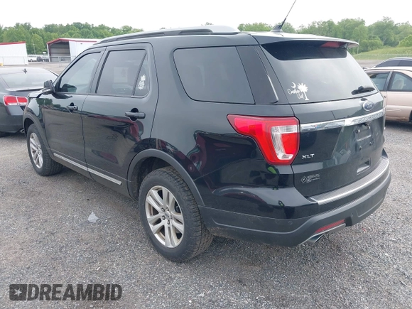 2018 Ford Explorer XLT z VIN 1FM5K8D81JGB94119, wystawiony jako IAAI lot #42346378 z przebiegiem 151 511 mil mil oraz . Historia ofert i sprzedaży dostępna na DreamBid. Obrazek 3.