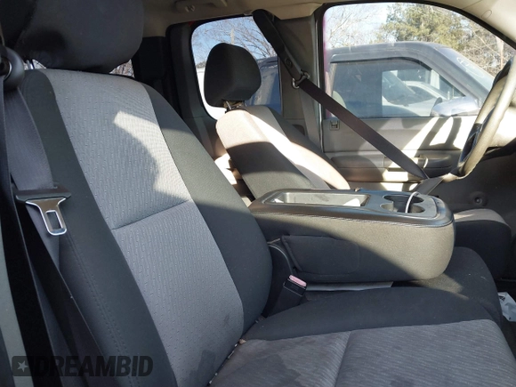 2007 Chevrolet Silverado 1500 LT w/1LT with VIN 2GCEC19C071573513, listed as a IAAI auction lot 41638275 with 110,062 mi miles. Bid and sale history available at carsss.com. Image 5.