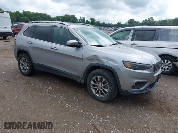 2019 Jeep Cherokee Altitude z VIN 1C4PJMLX0KD216311, wystawiony jako IAAI lot #42450513 z przebiegiem 135 020 mil mil oraz . Historia ofert i sprzedaży dostępna na DreamBid. Obrazek 1.