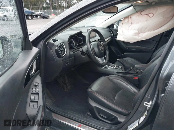 2016 Mazda 3 S Grand Touring z VIN JM1BM1N37G1351062, wystawiony jako IAAI lot #41573775 z przebiegiem 68 634 mil mil oraz . Historia ofert i sprzedaży dostępna na DreamBid. Obrazek 5.