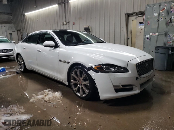 2017 Jaguar XJ with VIN SAJWJ2GD7H8W04672, listed as a Copart auction lot 81507804 with 45,781 mi miles and Salvage Title. Bid and sale history available at carsss.com. Image 4.