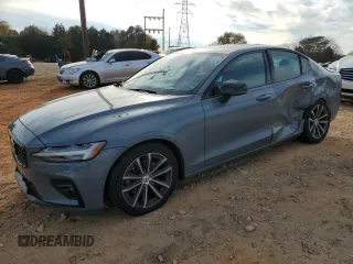 2022 Volvo S60 Momentum with VIN 7JRL12TZ8NG174592, listed as a Copart auction lot 82932374 with 84,242 mi miles and Salvage Title. Bid and sale history available at carsss.com. Image 1.