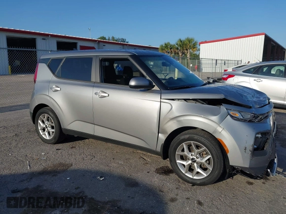 2022 Kia Soul LX with VIN KNDJ23AU7N7805591, listed as a IAAI auction lot 41800259 with 15,589 mi miles. Bid and sale history available at carsss.com. Image 12.