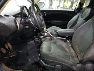 2011 MINI Clubman z VIN WMWZF3C51BTX81754, wystawiony jako Copart lot #64674524 z przebiegiem 109 083 mil mil oraz Szkoda całkowita • Salvage title. Historia ofert i sprzedaży dostępna na DreamBid. Obrazek 7.