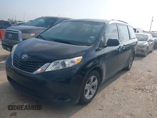 2017 Toyota Sienna LE Auto Access Seat with VIN 5TDKZ3DC7HS827068, listed as a IAAI auction lot 42088371 with 114,630 mi miles. Bid and sale history available at carsss.com. Image 2.
