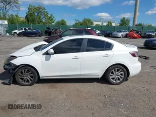 2013 Mazda 3 i Grand Touring z VIN JM1BL1WP1D1726847, wystawiony jako IAAI lot #42302876 z przebiegiem 158 837 mil mil oraz . Historia ofert i sprzedaży dostępna na DreamBid. Obrazek 15.