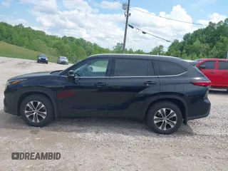 2022 Toyota Highlander XLE z VIN 5TDGZRBH3NS587245, wystawiony jako IAAI lot #42146453 z przebiegiem 74 909 mil mil oraz . Historia ofert i sprzedaży dostępna na DreamBid. Obrazek 14.