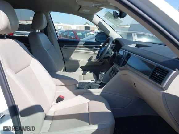 2019 Volkswagen Atlas 3.6L V6 SE w/Technology with VIN 1V2WR2CA1KC545124, listed as a IAAI auction lot 40659820 with 92,185 mi miles. Bid and sale history available at carsss.com. Image 5.