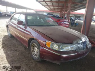 1998 Lincoln Town Car Signature with VIN 1LNFM82W2WY608803, listed as a IAAI auction lot 41743880 with 87,534 mi miles. Bid and sale history available at carsss.com. Image 12.