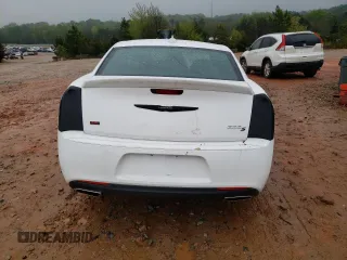 2020 Chrysler 300 S z VIN 2C3CCABT6LH249960, wystawiony jako Copart lot #49432224 z przebiegiem 65 453 mil mil oraz Szkody całkowita. Historia ofert i sprzedaży dostępna na DreamBid. Obrazek 6.