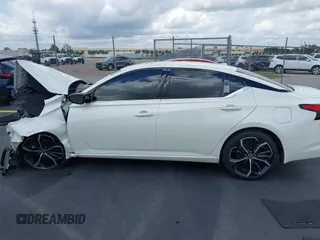 2024 Nissan Altima SR z VIN 1N4BL4CVXRN427304, wystawiony jako IAAI lot #42194928 z przebiegiem 10 679 mil mil oraz . Historia ofert i sprzedaży dostępna na DreamBid. Obrazek 14.
