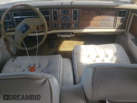1982 Cadillac Eldorado z VIN 1G6AL578XCE608090, wystawiony jako Copart lot #73839654 z przebiegiem 22 185 mil mil oraz Czysty tytuł • Clean title. Historia ofert i sprzedaży dostępna na DreamBid. Obrazek 8.