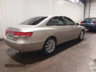 2006 Hyundai Azera SE with VIN KMHFC46F56A095383, listed as a IAAI auction lot 42373827 with 189,091 mi miles and . Bid and sale history available at DreamBid. Image 4.
