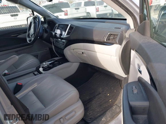 2016 Honda Pilot Touring with VIN 5FNYF6H90GB024902, listed as a IAAI auction lot 41948563 with 148,598 mi miles. Bid and sale history available at carsss.com. Image 5.