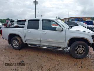 2011 Chevrolet Colorado 1LT z VIN 1GCHTCFE2B8127044, wystawiony jako IAAI lot #42245471 z przebiegiem 224 115 mil mil oraz . Historia ofert i sprzedaży dostępna na DreamBid. Obrazek 13.