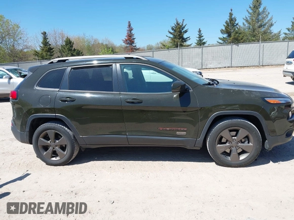 2017 Jeep Cherokee Latitude z VIN 1C4PJMCB9HW512395, wystawiony jako IAAI lot #42161258 z przebiegiem 67 584 mil mil oraz . Historia ofert i sprzedaży dostępna na DreamBid. Obrazek 13.