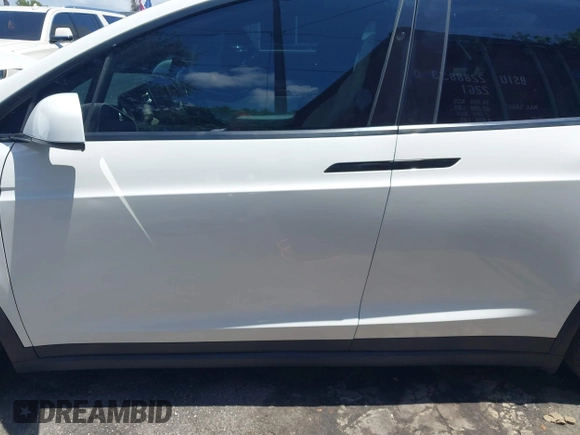 2017 Tesla Model X 90D z VIN 5YJXCBE25HF078198, wystawiony jako IAAI lot #42470050 z przebiegiem 66 850 mil mil oraz . Historia ofert i sprzedaży dostępna na DreamBid. Obrazek 14.