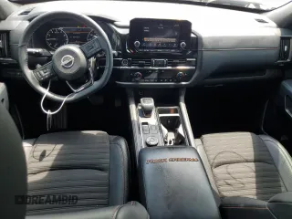2024 Nissan Pathfinder Rock Creek z VIN 5N1DR3BD3RC246573, wystawiony jako Copart lot #53713415 z przebiegiem 37 469 mil mil oraz Szkoda całkowita • Salvage title. Historia ofert i sprzedaży dostępna na DreamBid. Obrazek 8.