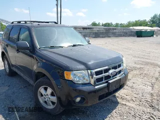 2011 Ford Escape XLT z VIN 1FMCU9D75BKA96742, wystawiony jako IAAI lot #42467652 z przebiegiem 257 371 mil mil oraz . Historia ofert i sprzedaży dostępna na DreamBid. Obrazek 1.