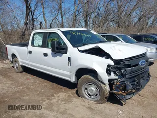 2019 Ford Super Duty F-250 SRW XL with VIN 1FT7W2A64KEE46444, listed as a IAAI auction lot 41743447 with 27,059 mi miles. Bid and sale history available at carsss.com. Image 1.