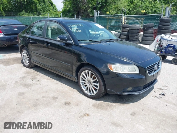 2008 Volvo S40 2.4L с VIN YV1MS390X82365795, выставлен на аукционе IAAI как лот 42399375 с пробегом 175 653 миль миль и . История ставок и продаж доступна на DreamBid. Изображение 1.