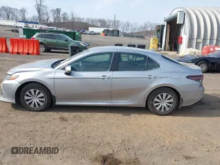 2022 Toyota Camry Hybrid LE with VIN 4T1C31AK9NU595842, listed as a IAAI auction lot 41764564 with 33,783 mi miles. Bid and sale history available at carsss.com. Image 14.